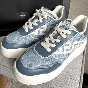 🆕Versace Sneakers • Men’s Size 43 (US Size 9-9.5)